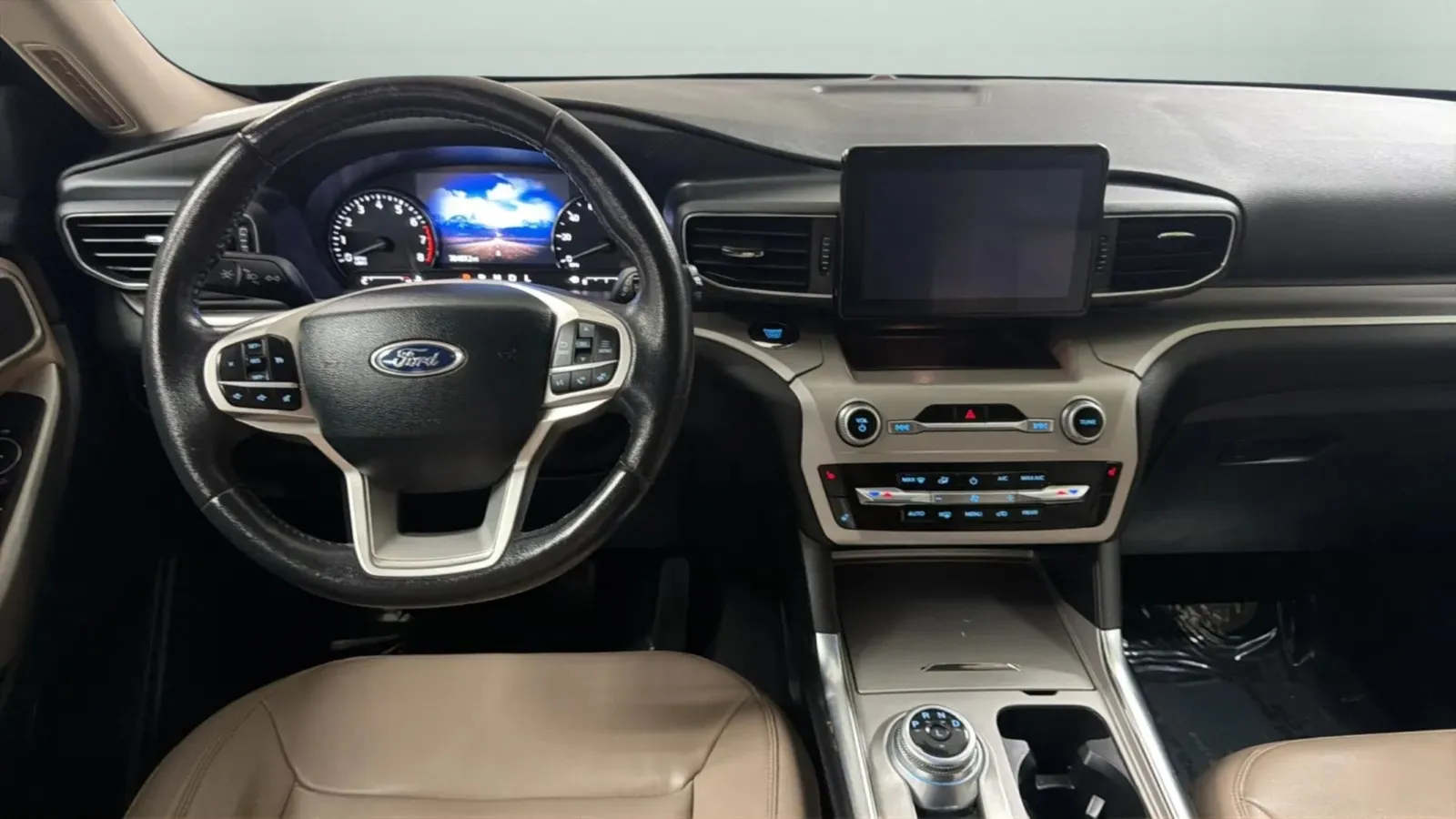 Ford Explorer photo 10