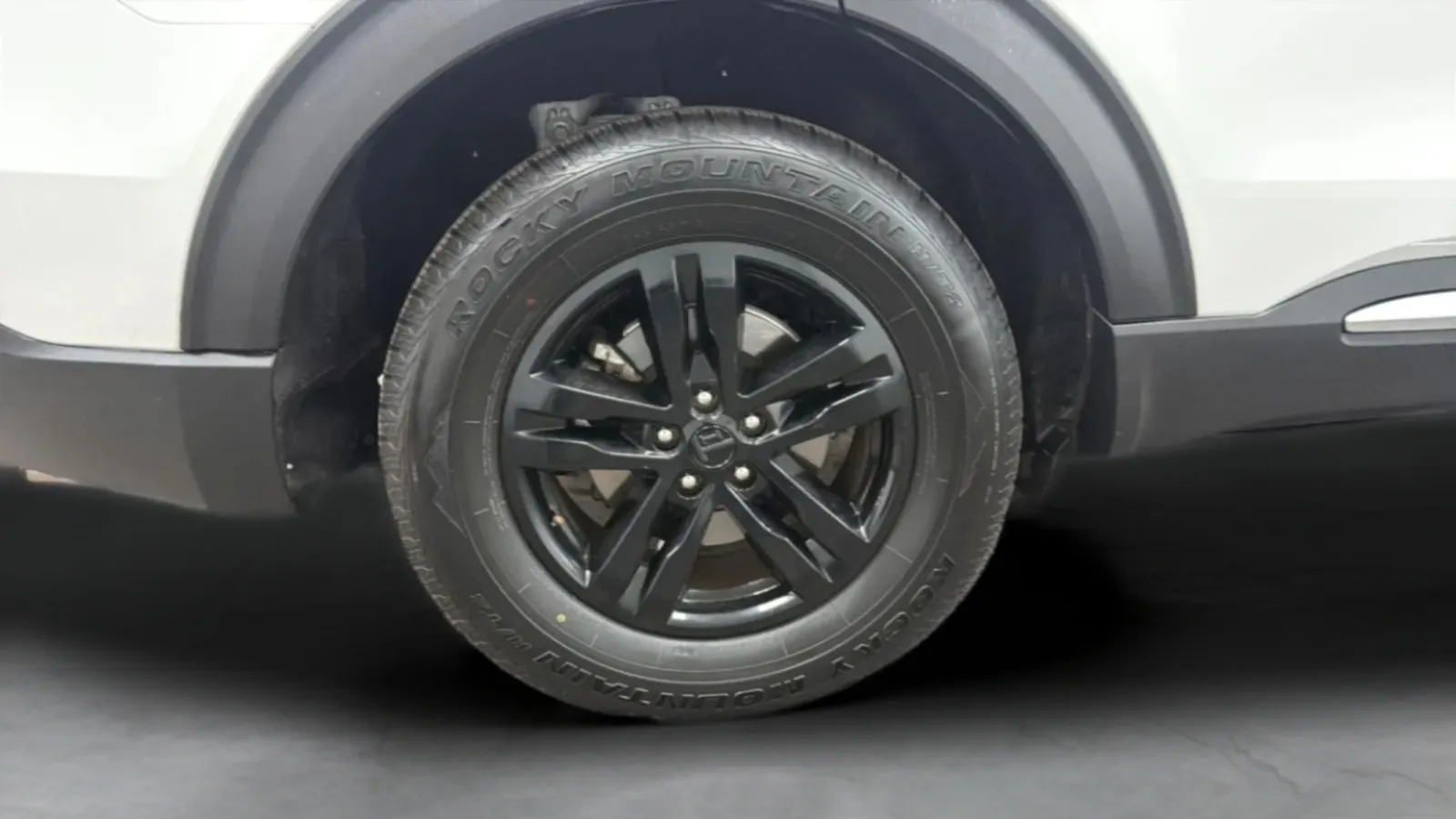 Ford Explorer photo 26
