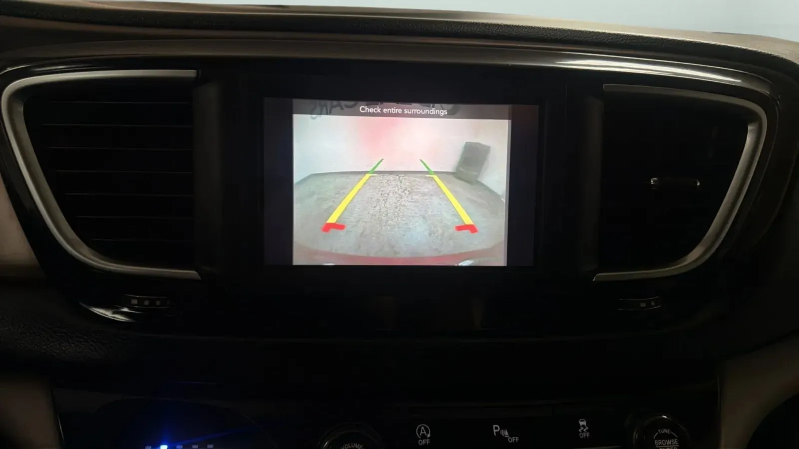 Chrysler Pacifica photo 13