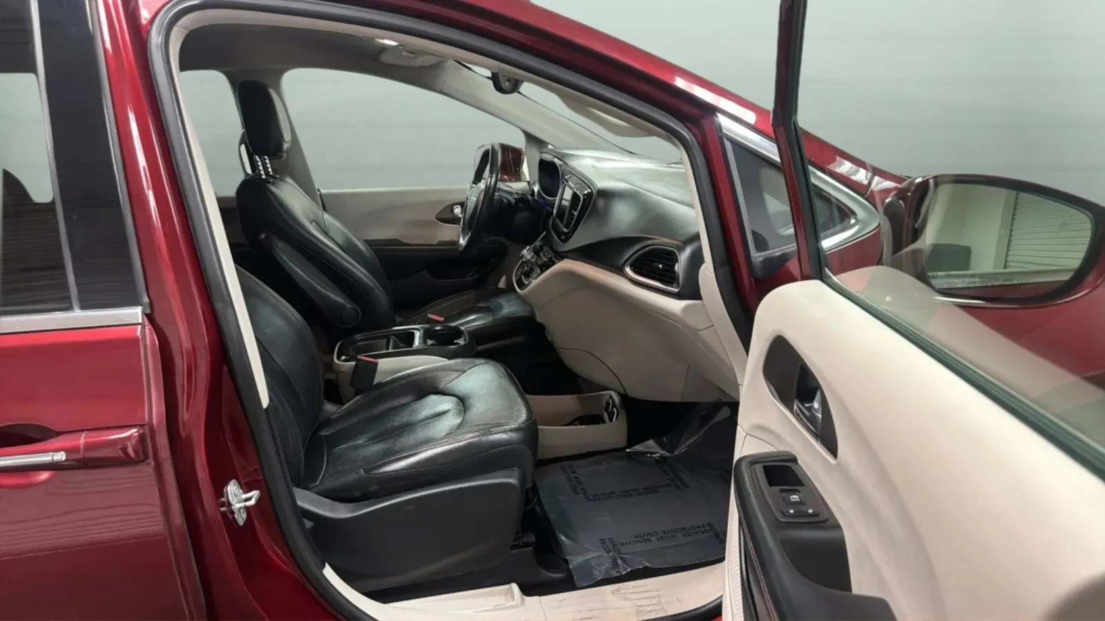 Chrysler Pacifica photo 21
