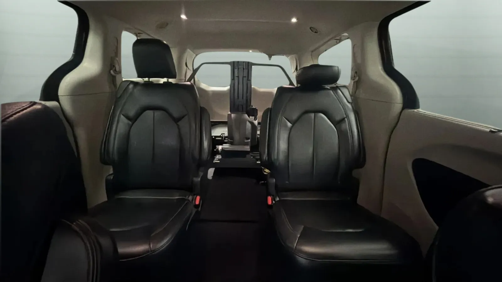 Chrysler Pacifica photo 18