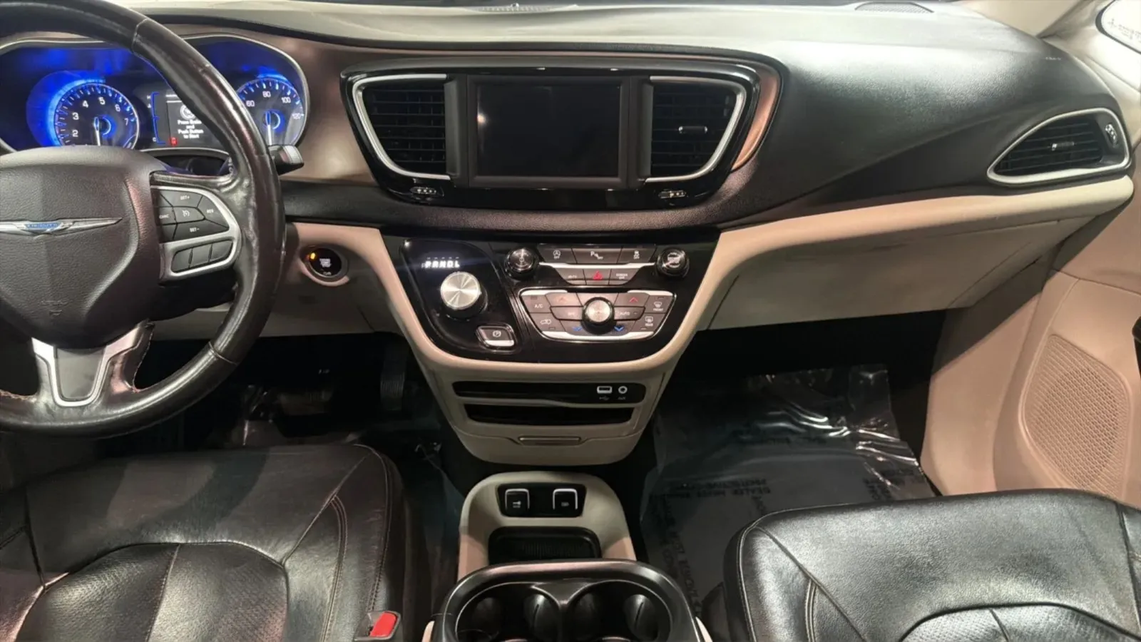 Chrysler Pacifica photo 15
