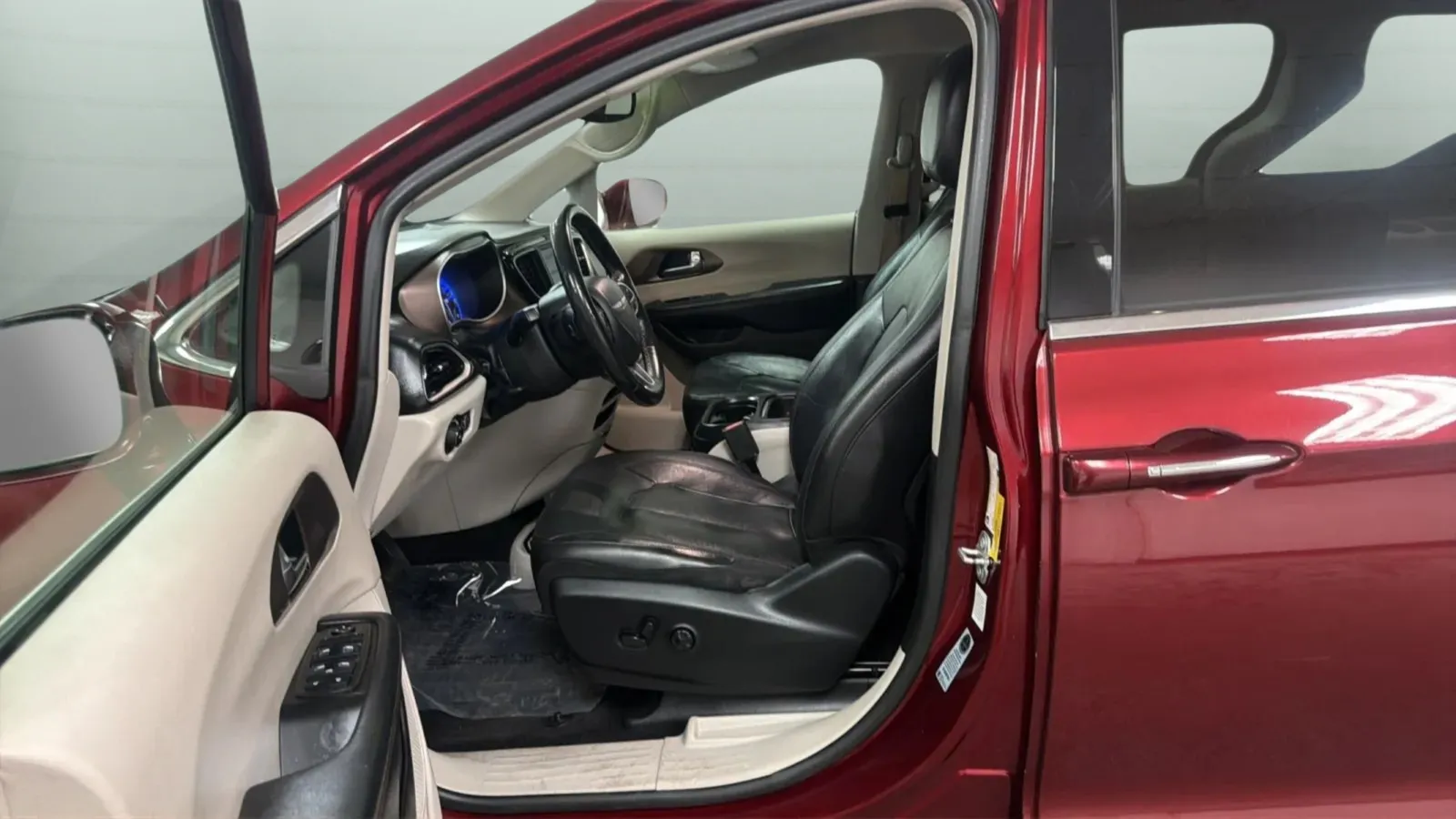 Chrysler Pacifica photo 20