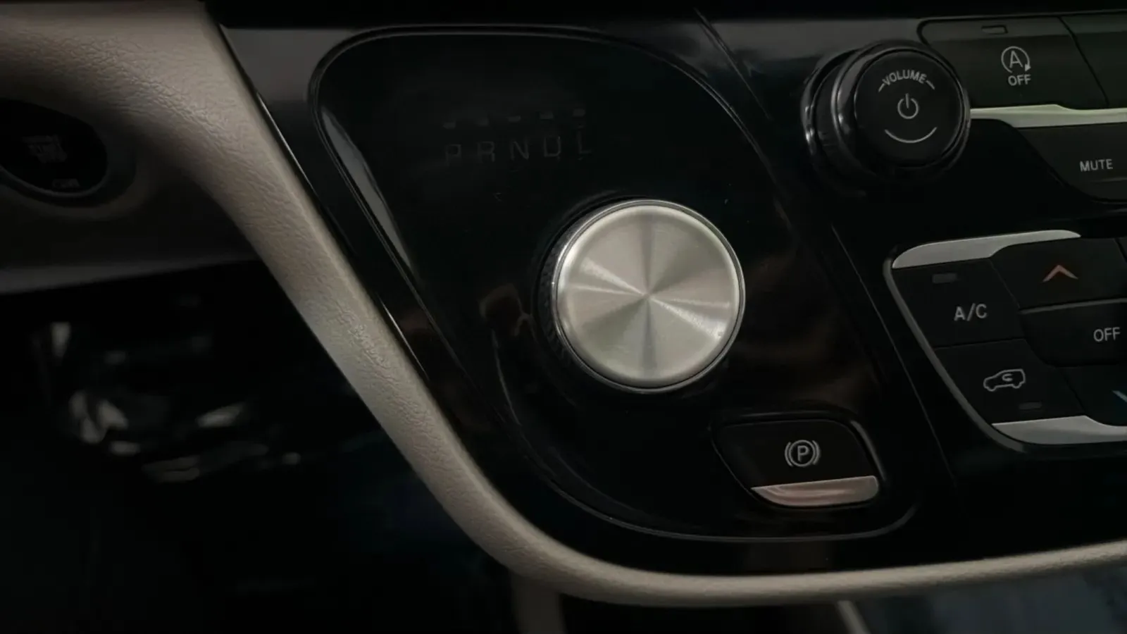 Chrysler Pacifica photo 11