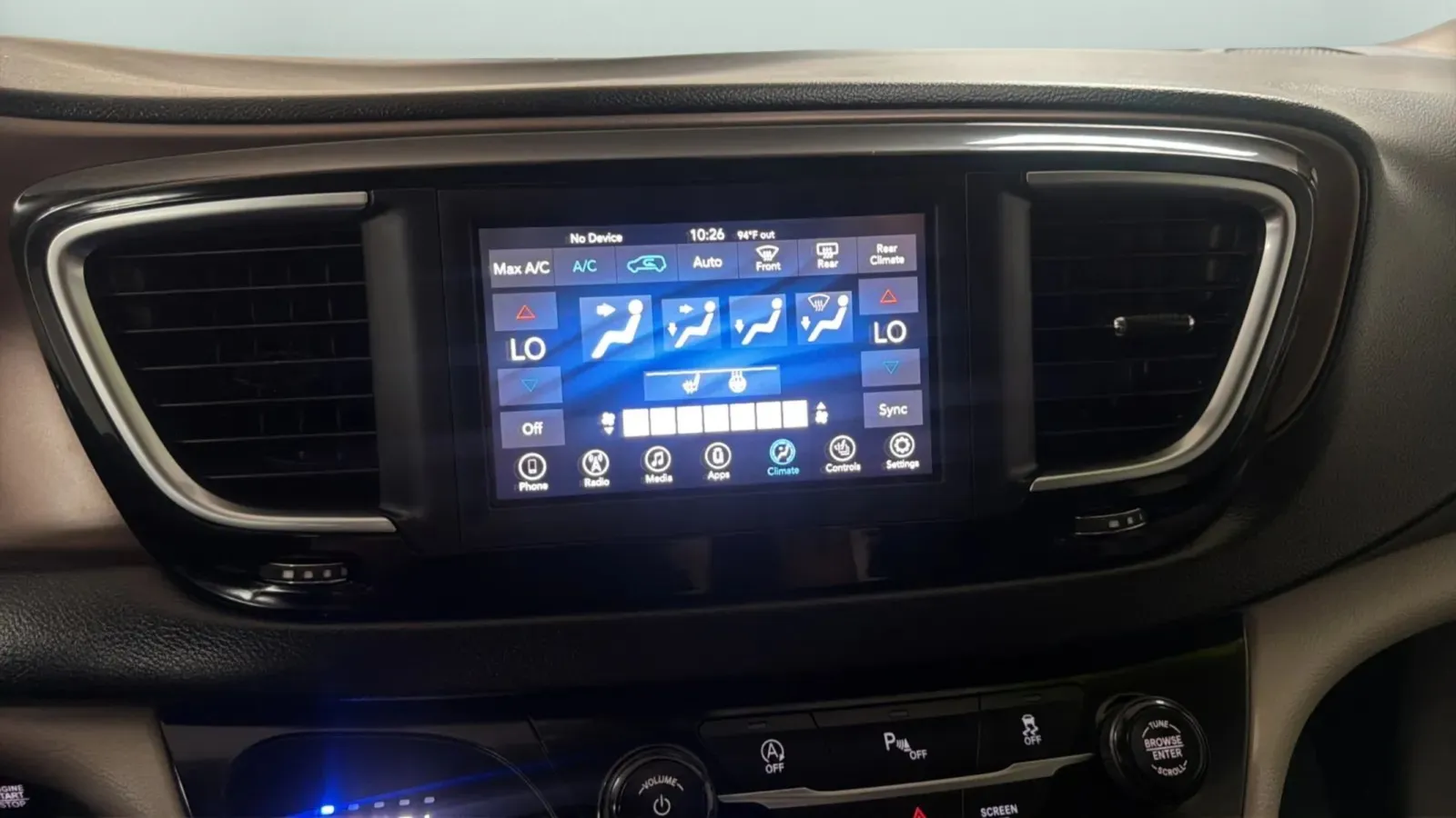 Chrysler Pacifica photo 12