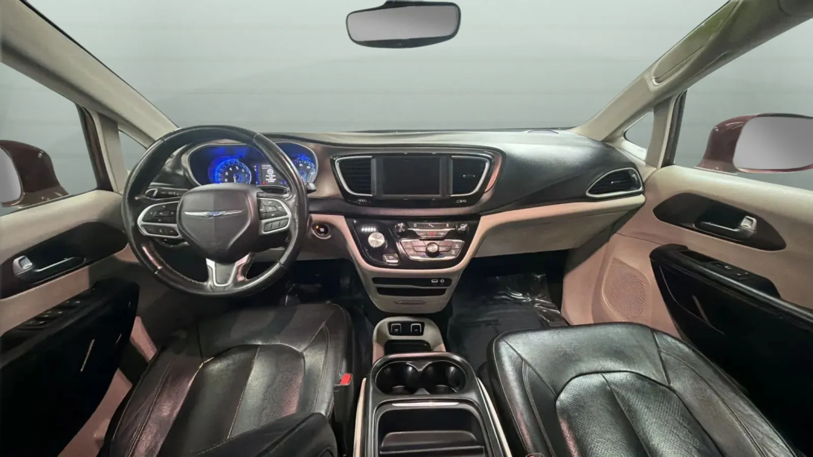 Chrysler Pacifica photo 8