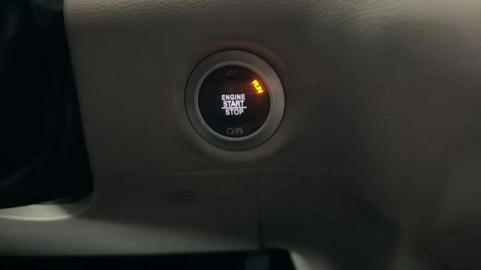 Chrysler Pacifica photo 14