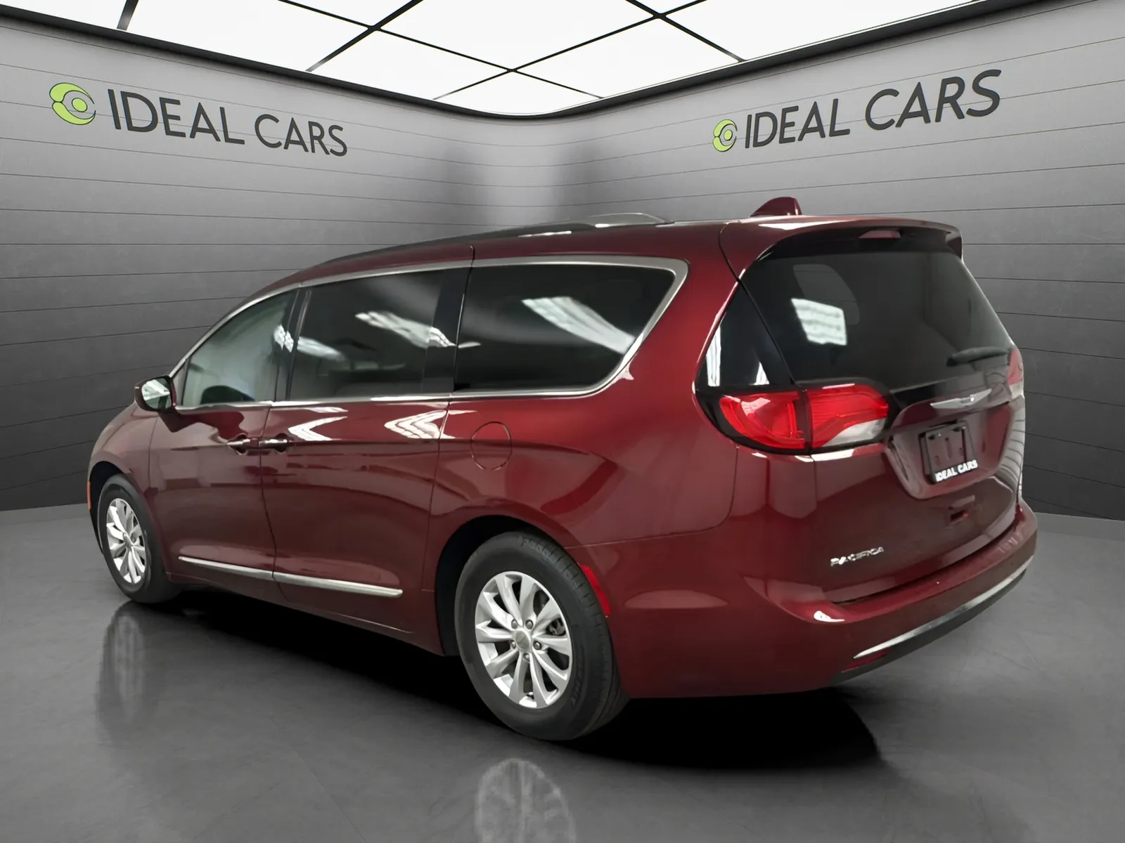 Chrysler Pacifica photo 6