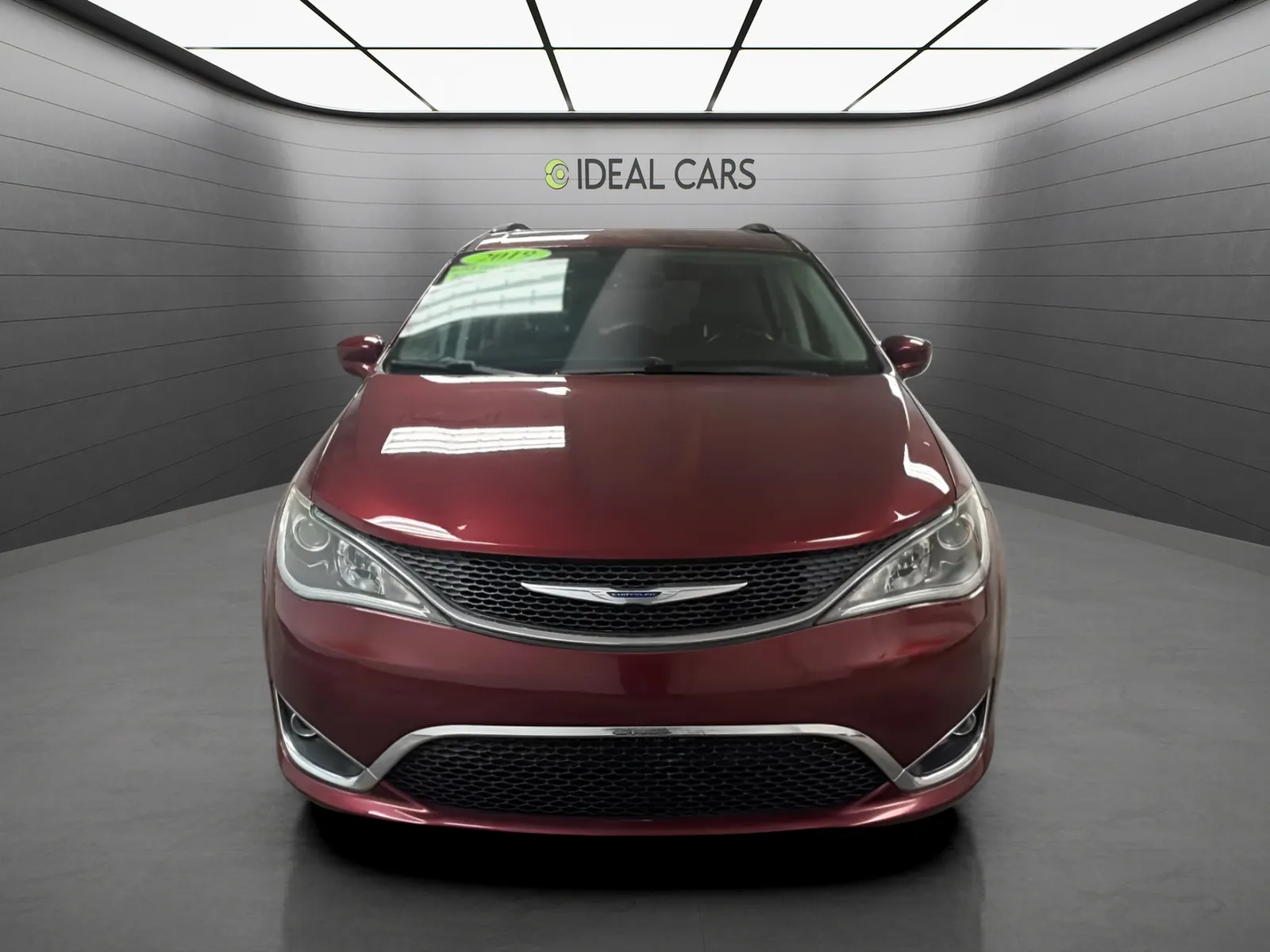 Chrysler Pacifica photo 2