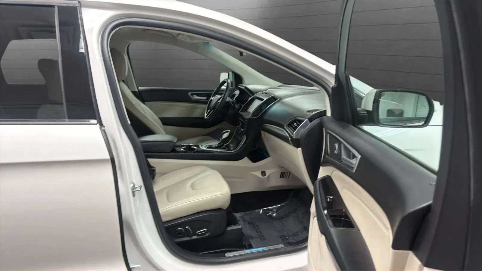 Ford Edge photo 16