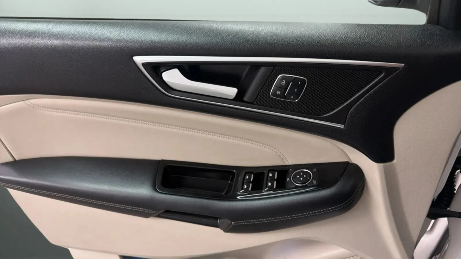 Ford Edge photo 11