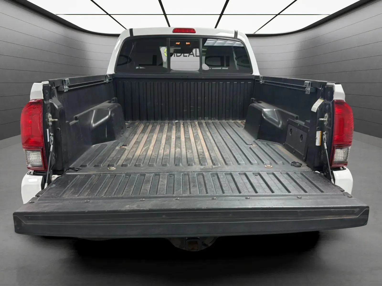 Toyota Tacoma photo 19