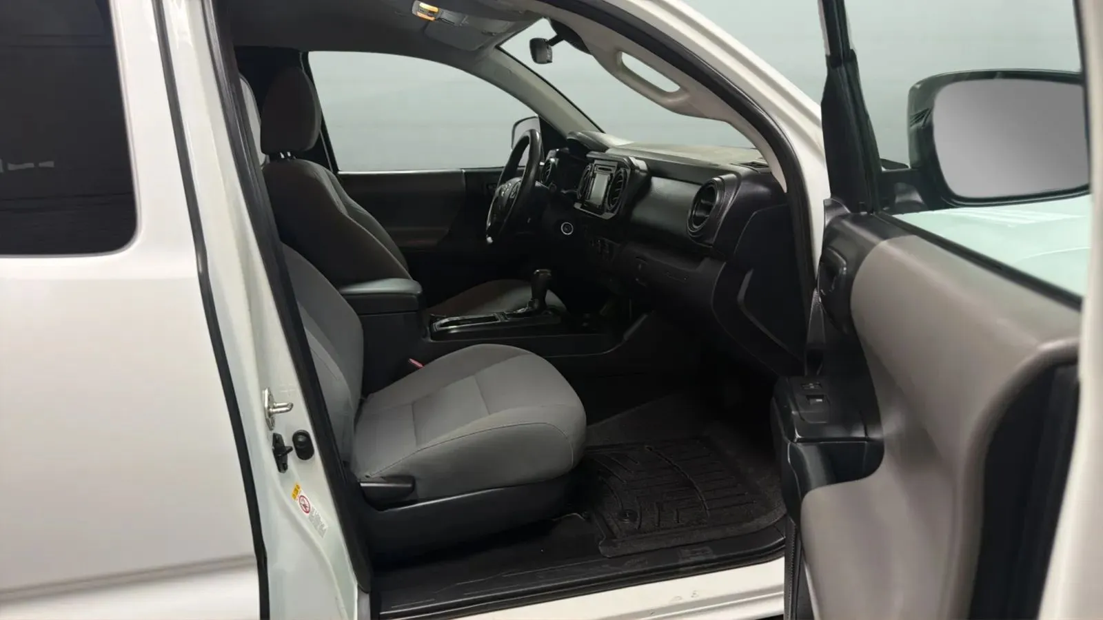 Toyota Tacoma photo 21