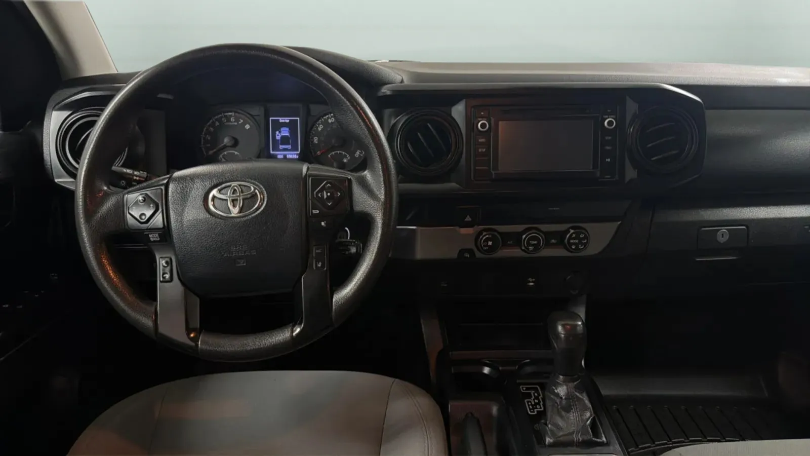 Toyota Tacoma photo 10