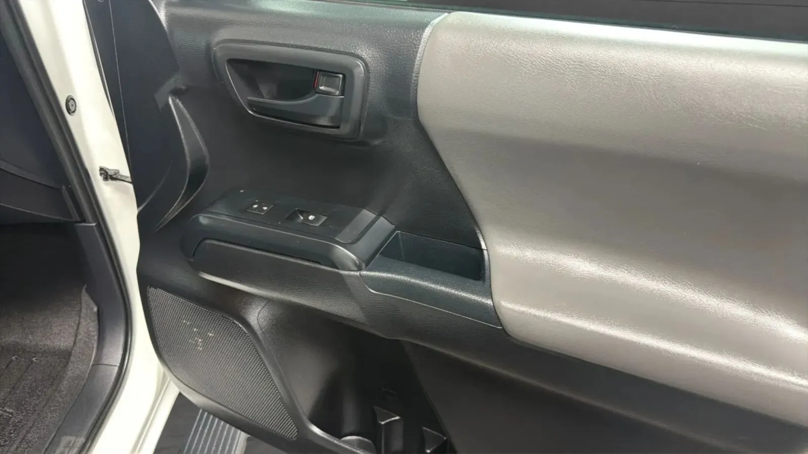 Toyota Tacoma photo 17