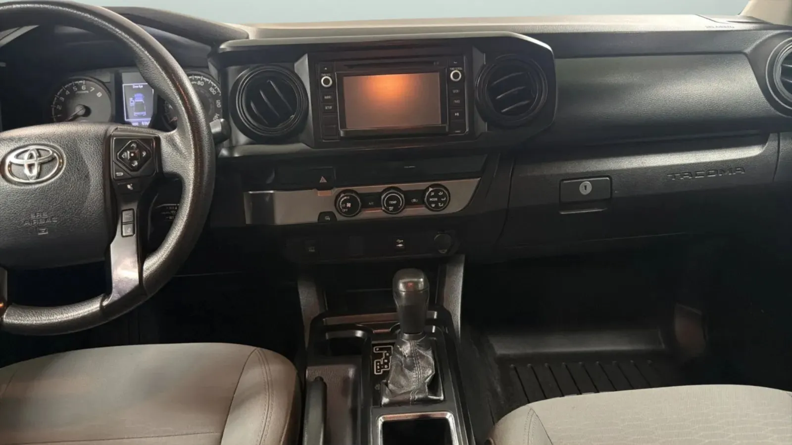Toyota Tacoma photo 15
