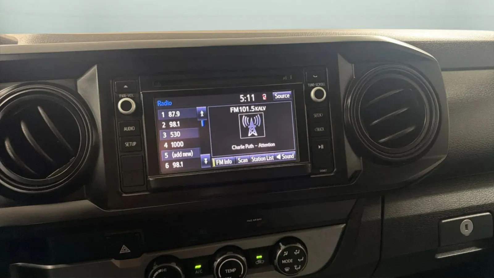 Toyota Tacoma photo 13