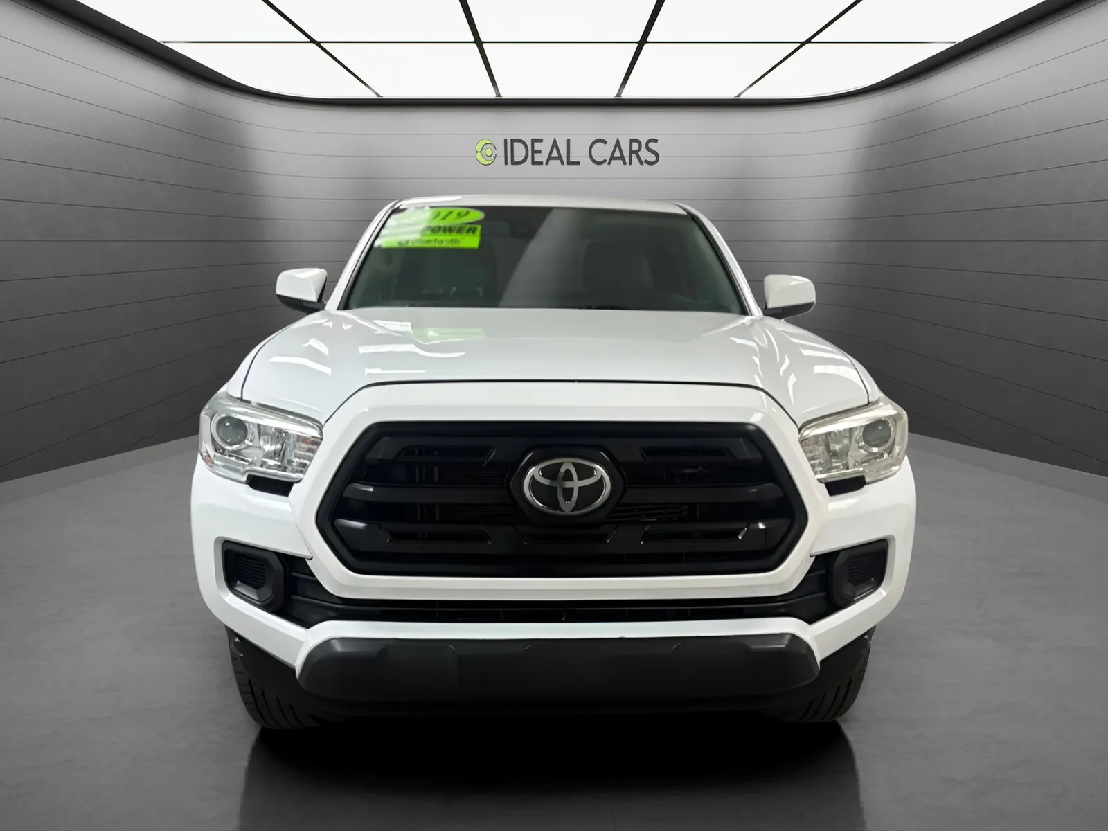 Toyota Tacoma photo 2
