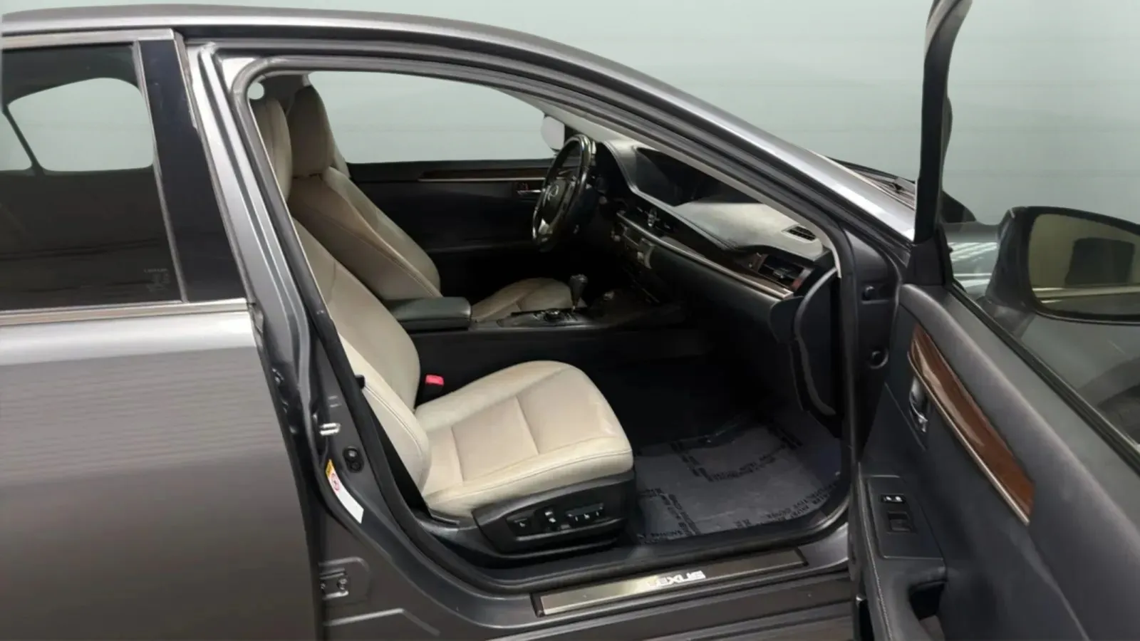 Lexus ES photo 23