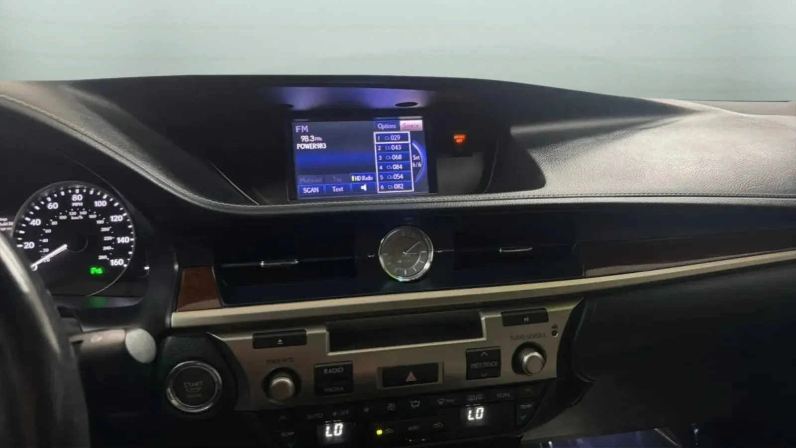 Lexus ES photo 13