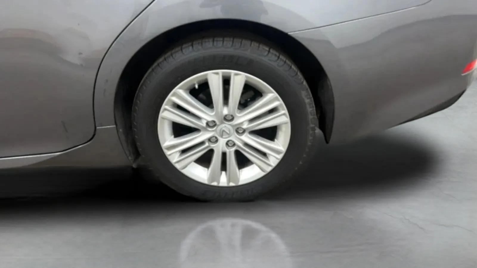 Lexus ES photo 27
