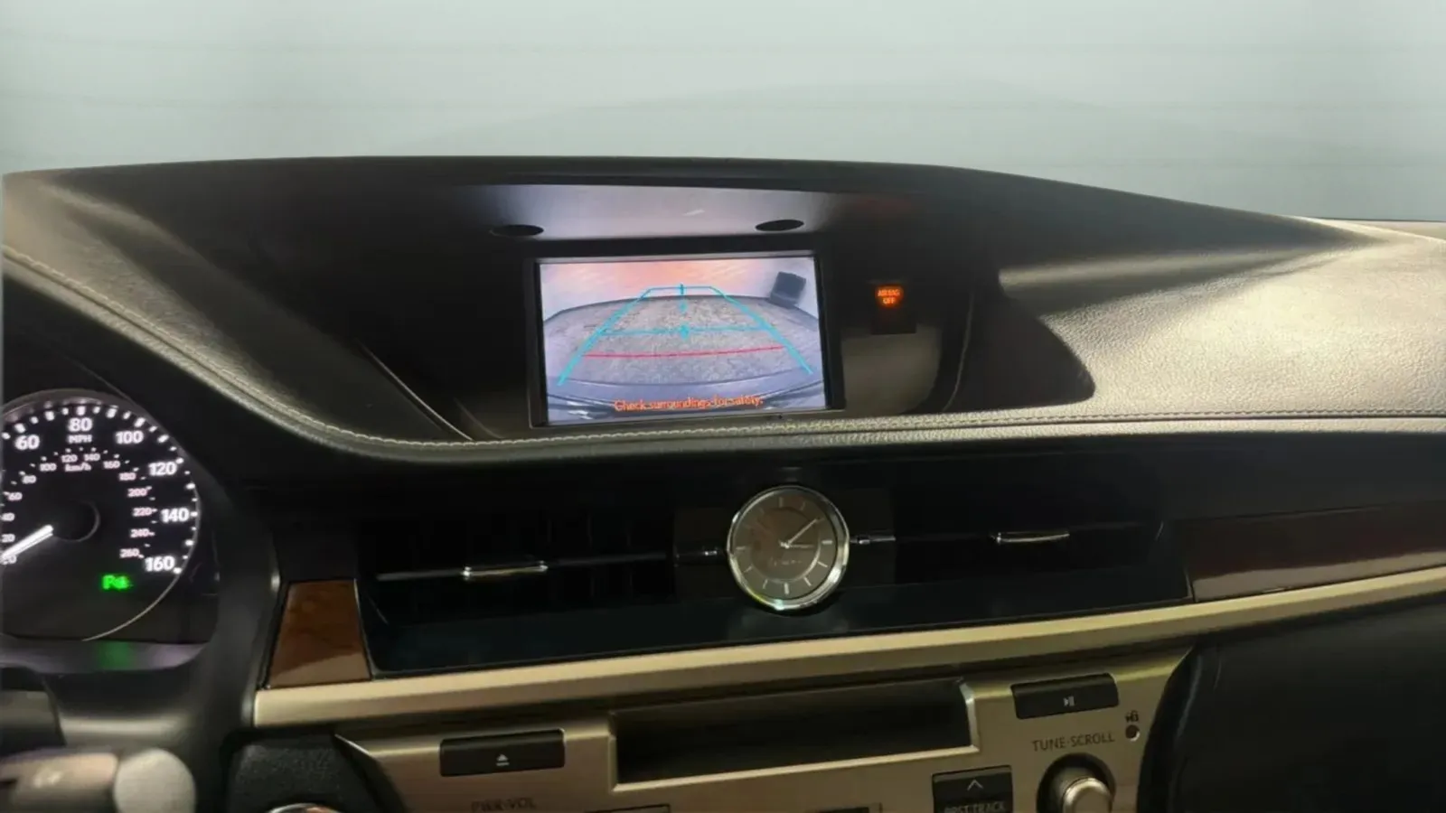 Lexus ES photo 14