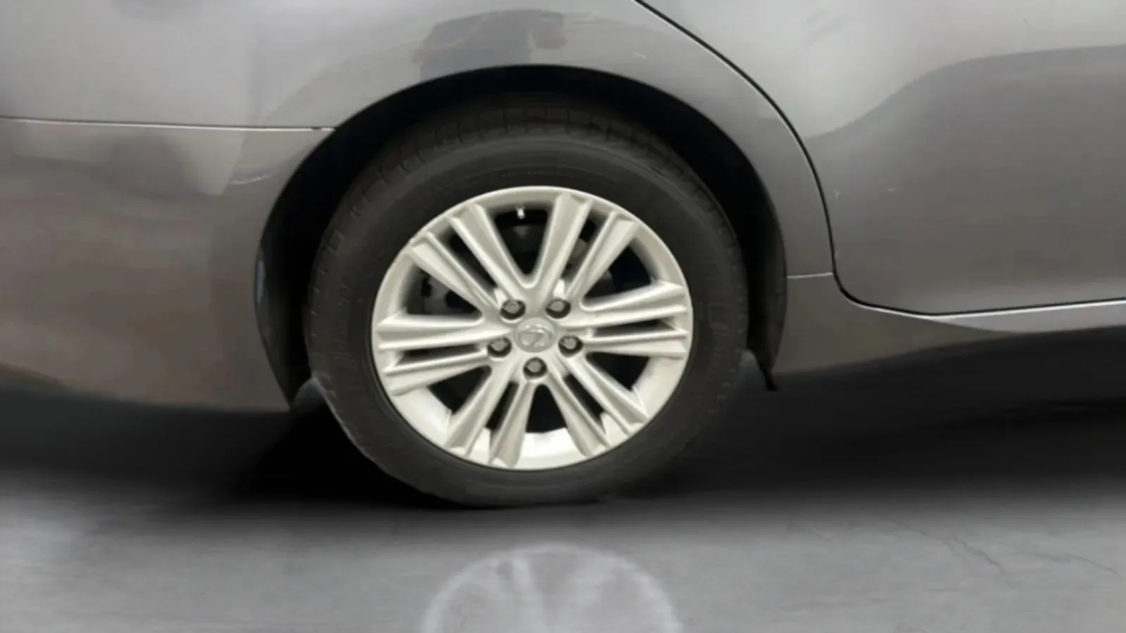 Lexus ES photo 26
