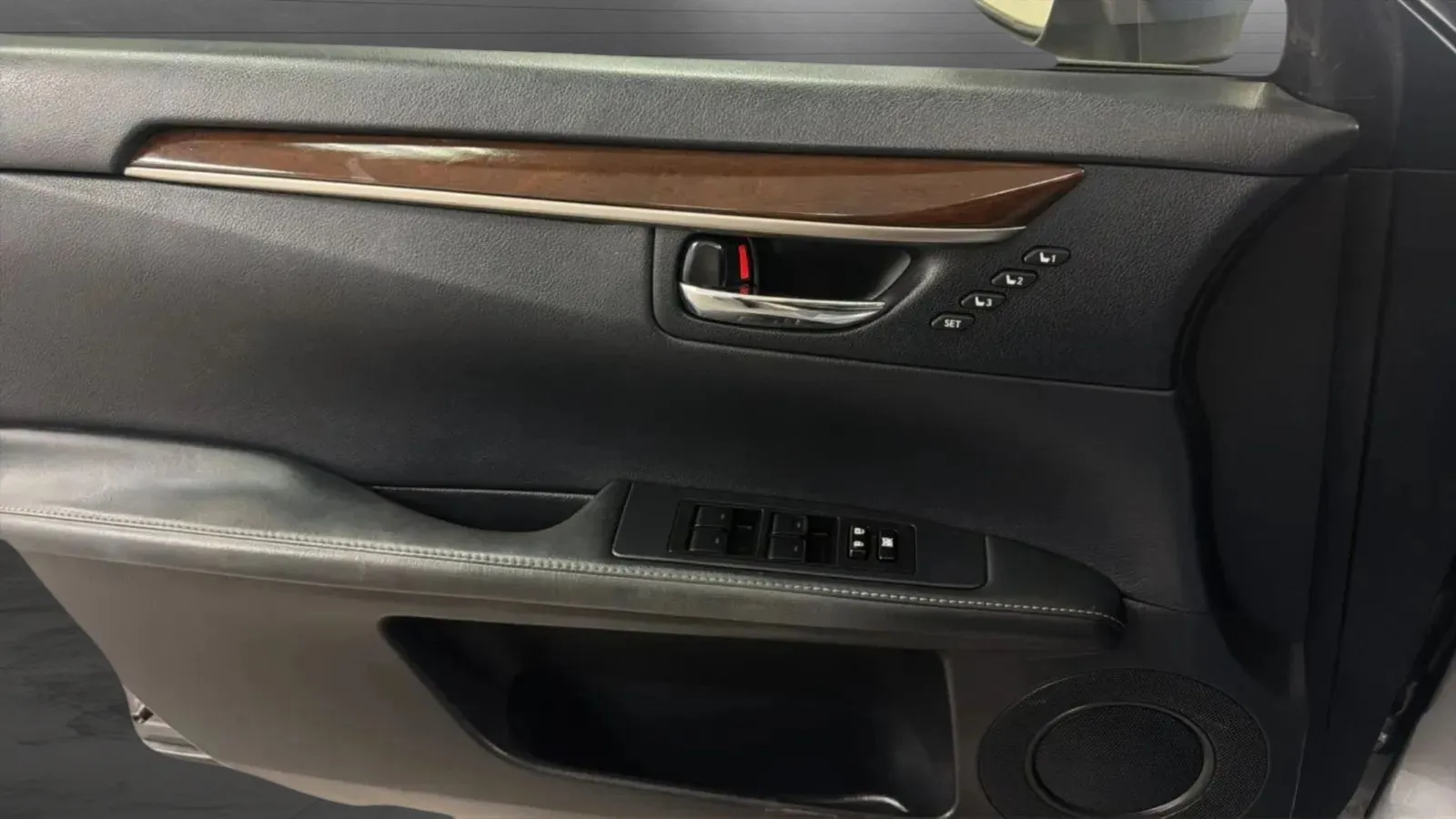 Lexus ES photo 17