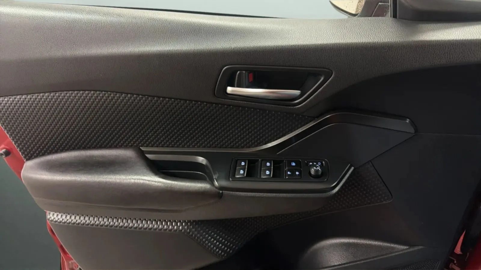 Toyota C-HR photo 17