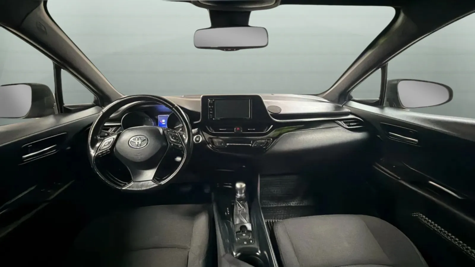 Toyota C-HR photo 9
