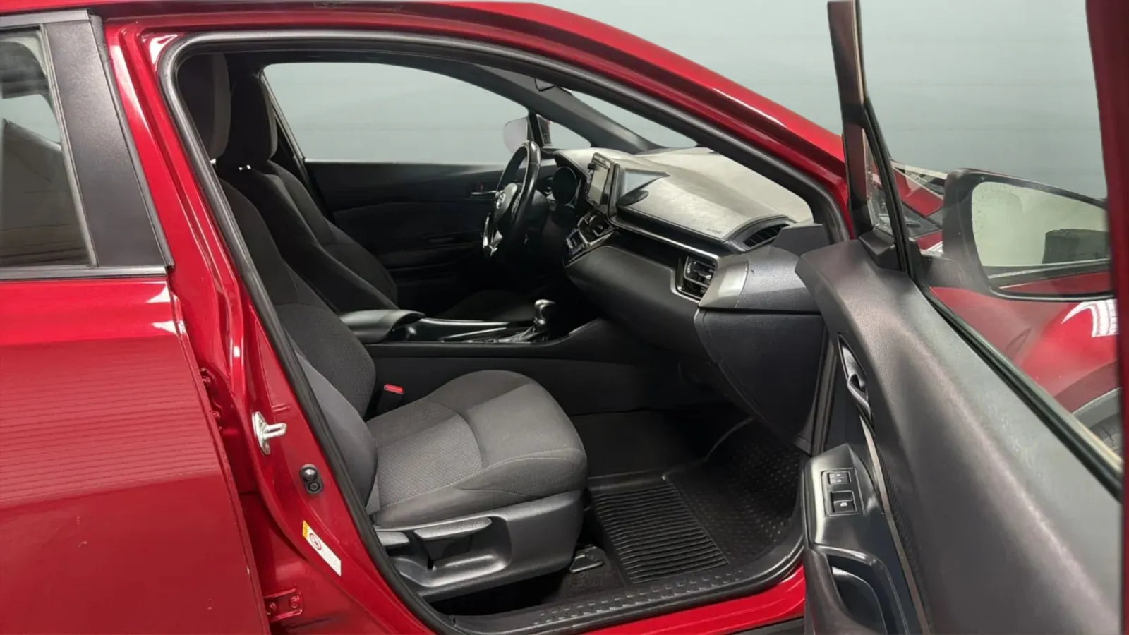 Toyota C-HR photo 22