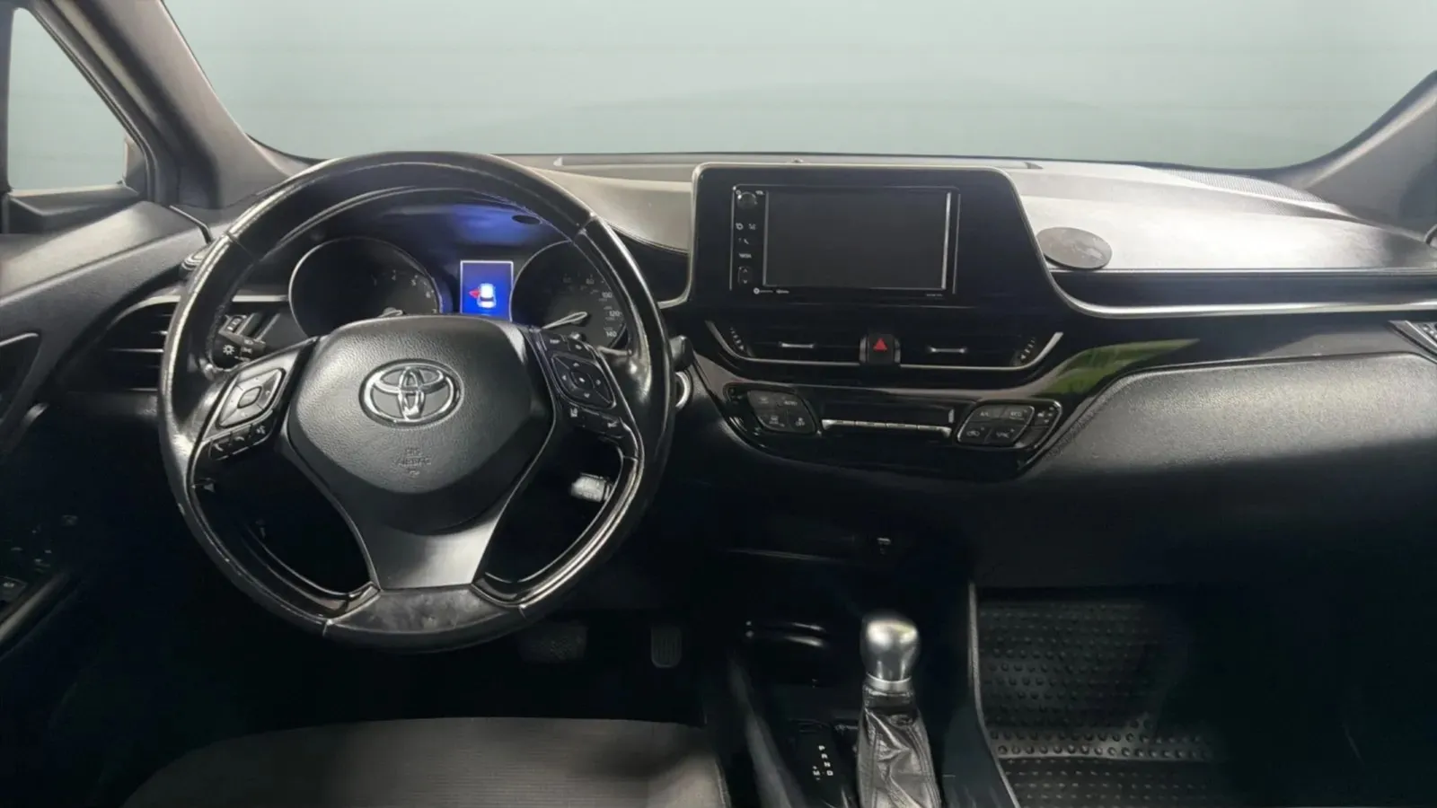 Toyota C-HR photo 10
