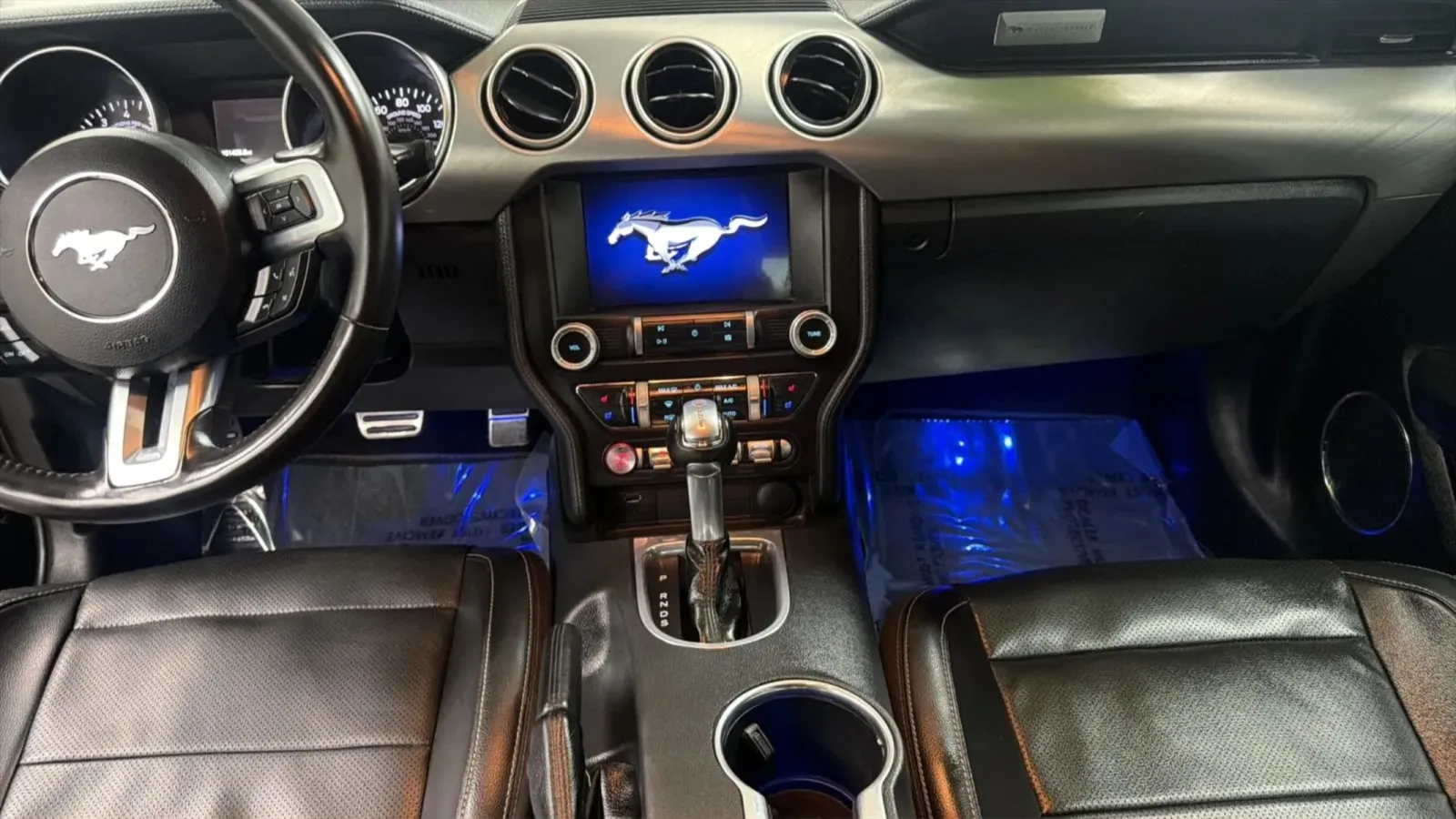 Ford Mustang photo 18