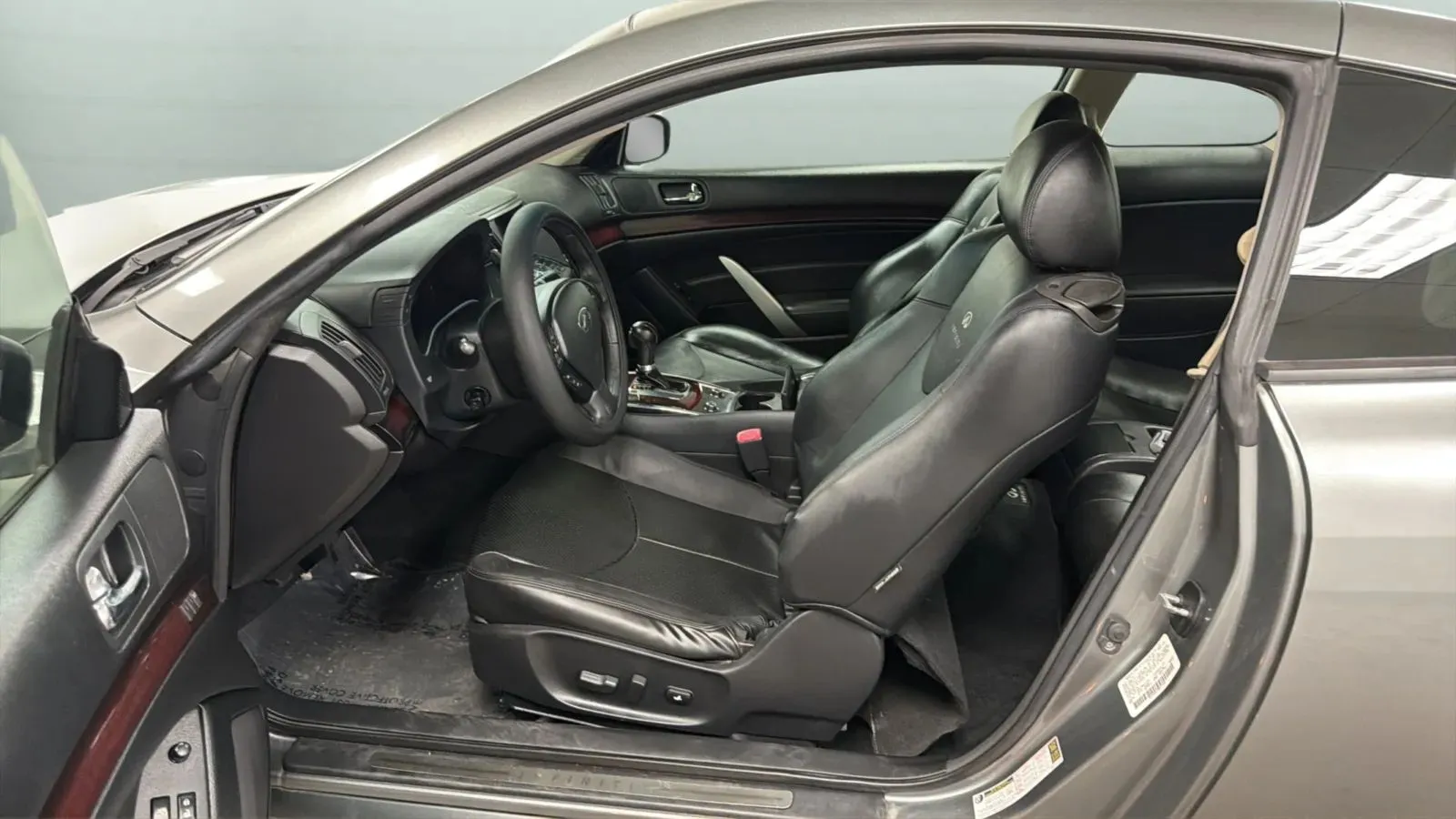 Infiniti G37 photo 21
