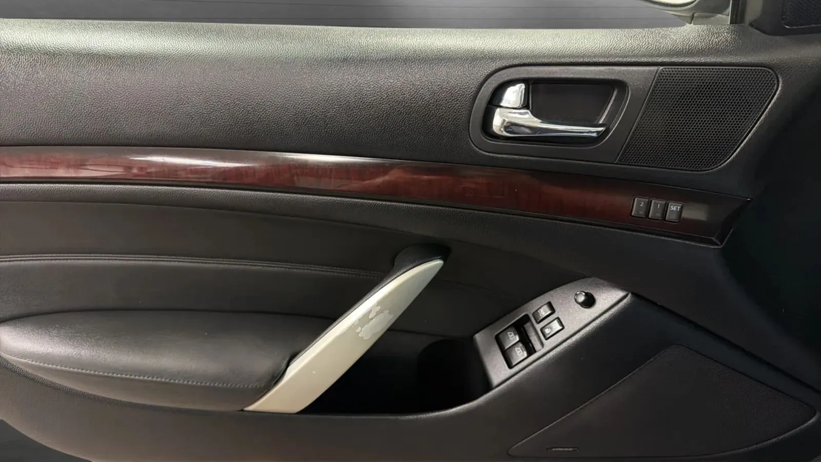 Infiniti G37 photo 17