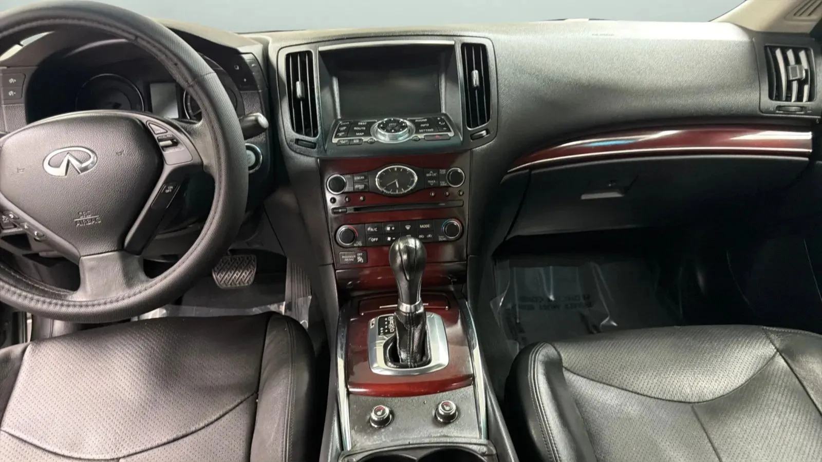 Infiniti G37 photo 16