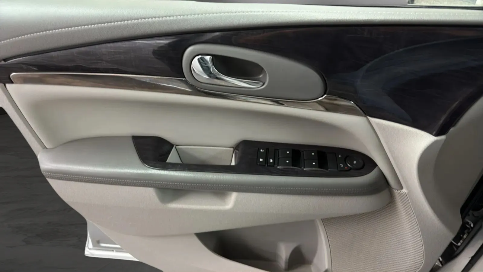 Buick Enclave photo 16