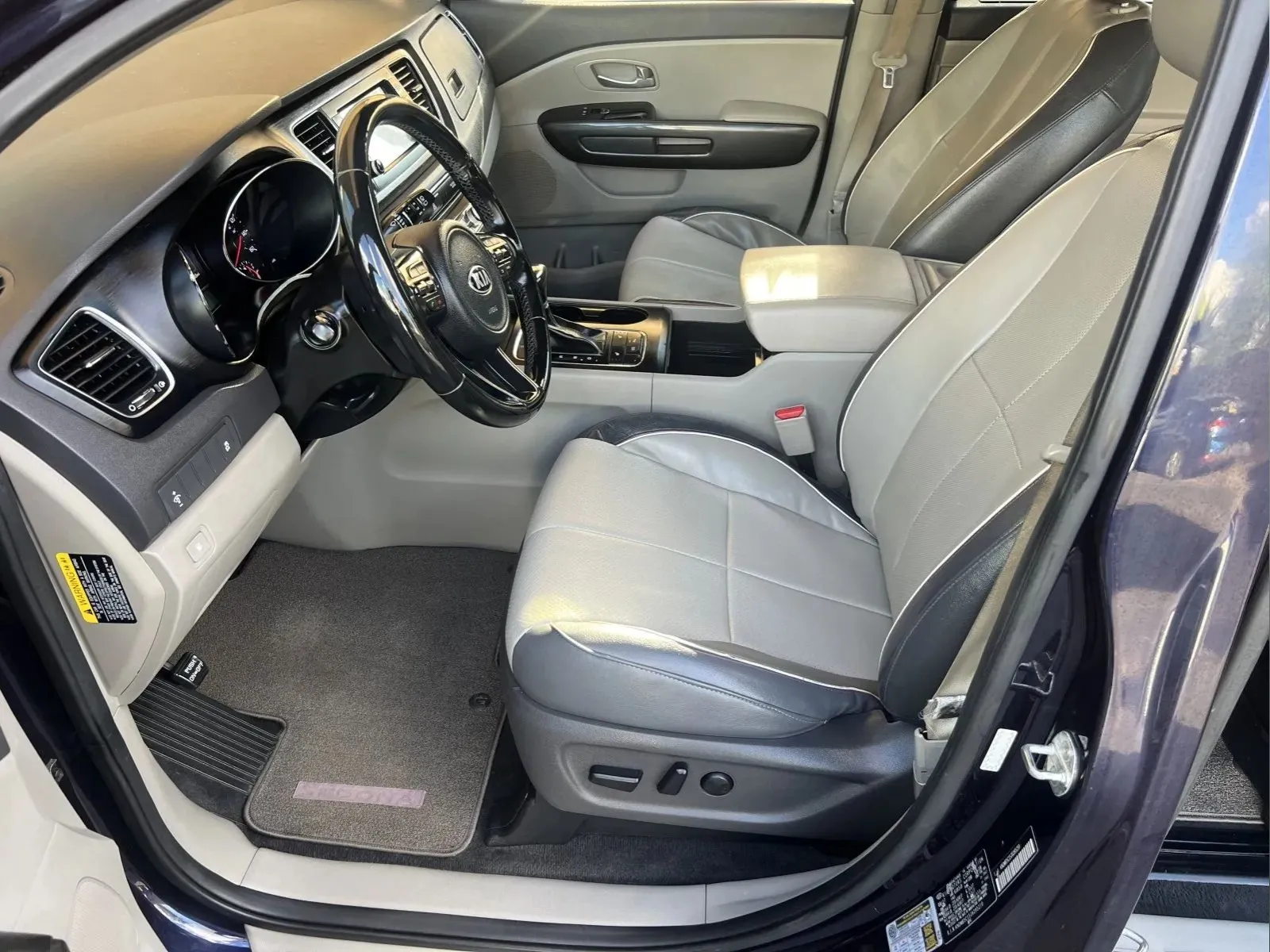 Kia Sedona photo 8