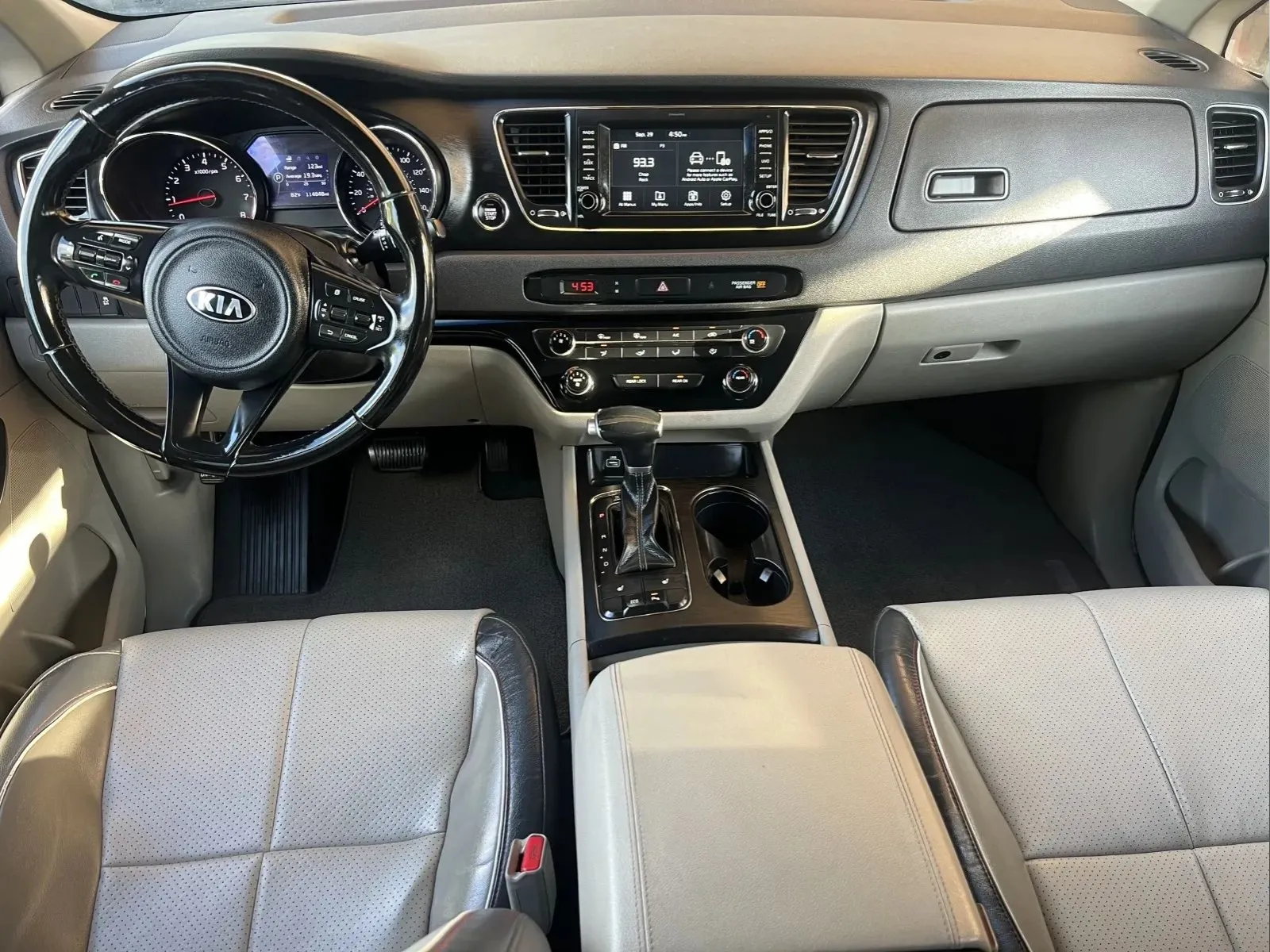 Kia Sedona photo 11