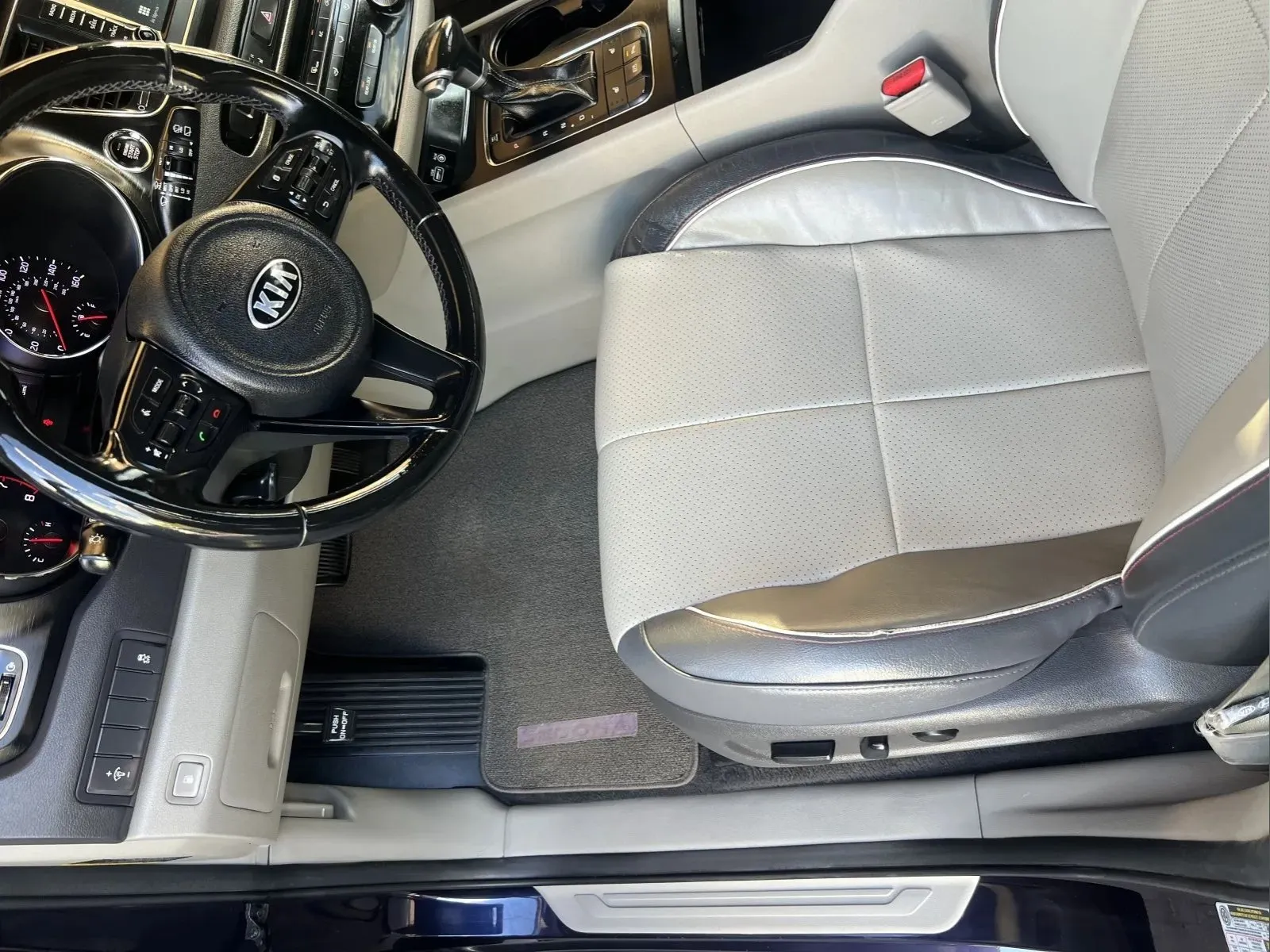Kia Sedona photo 16