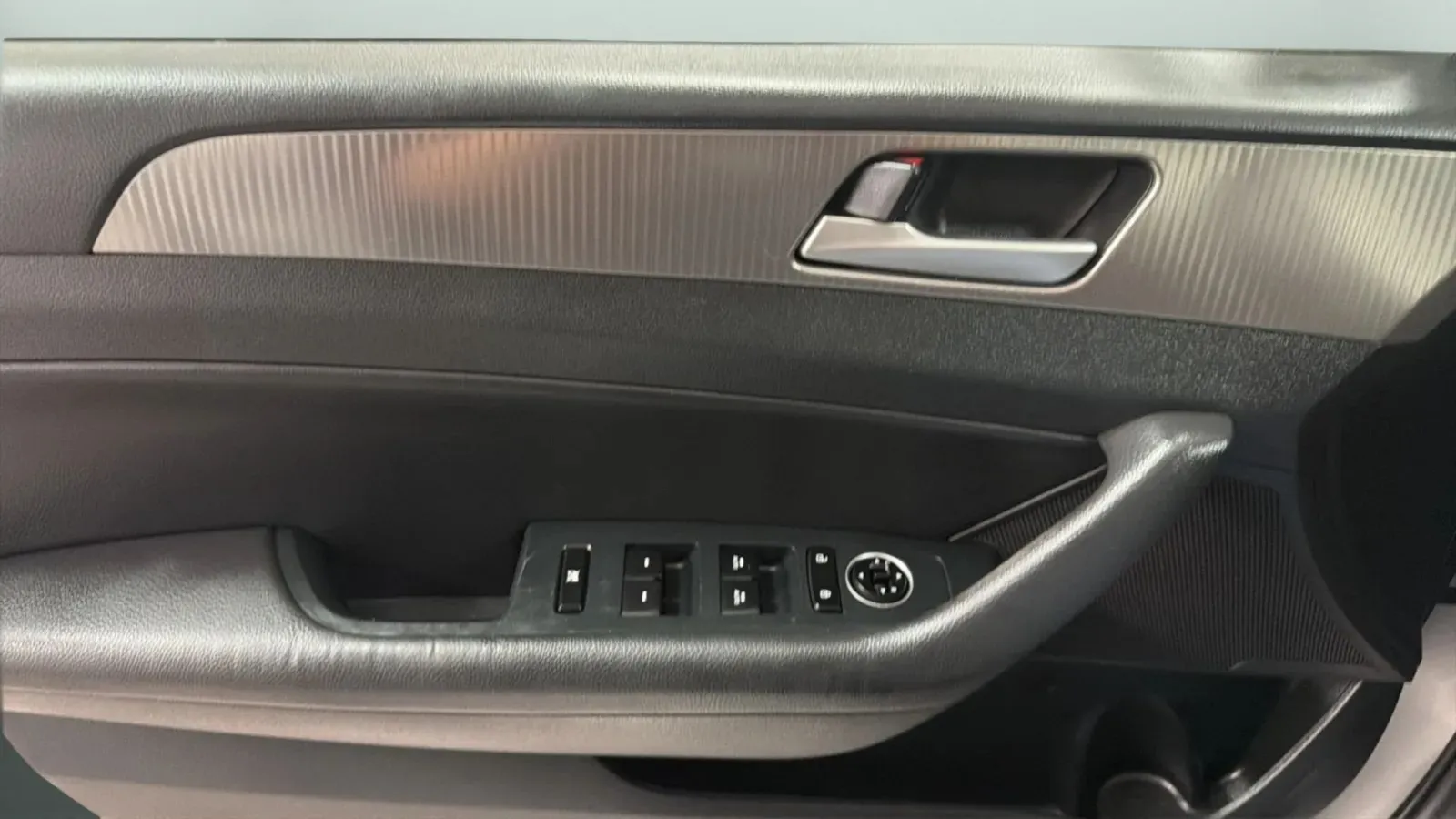 Hyundai Sonata photo 17