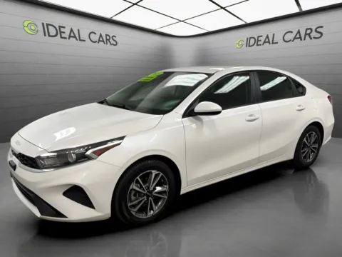 White 2023 Kia Forte LXS for sale in Mesa, AZ