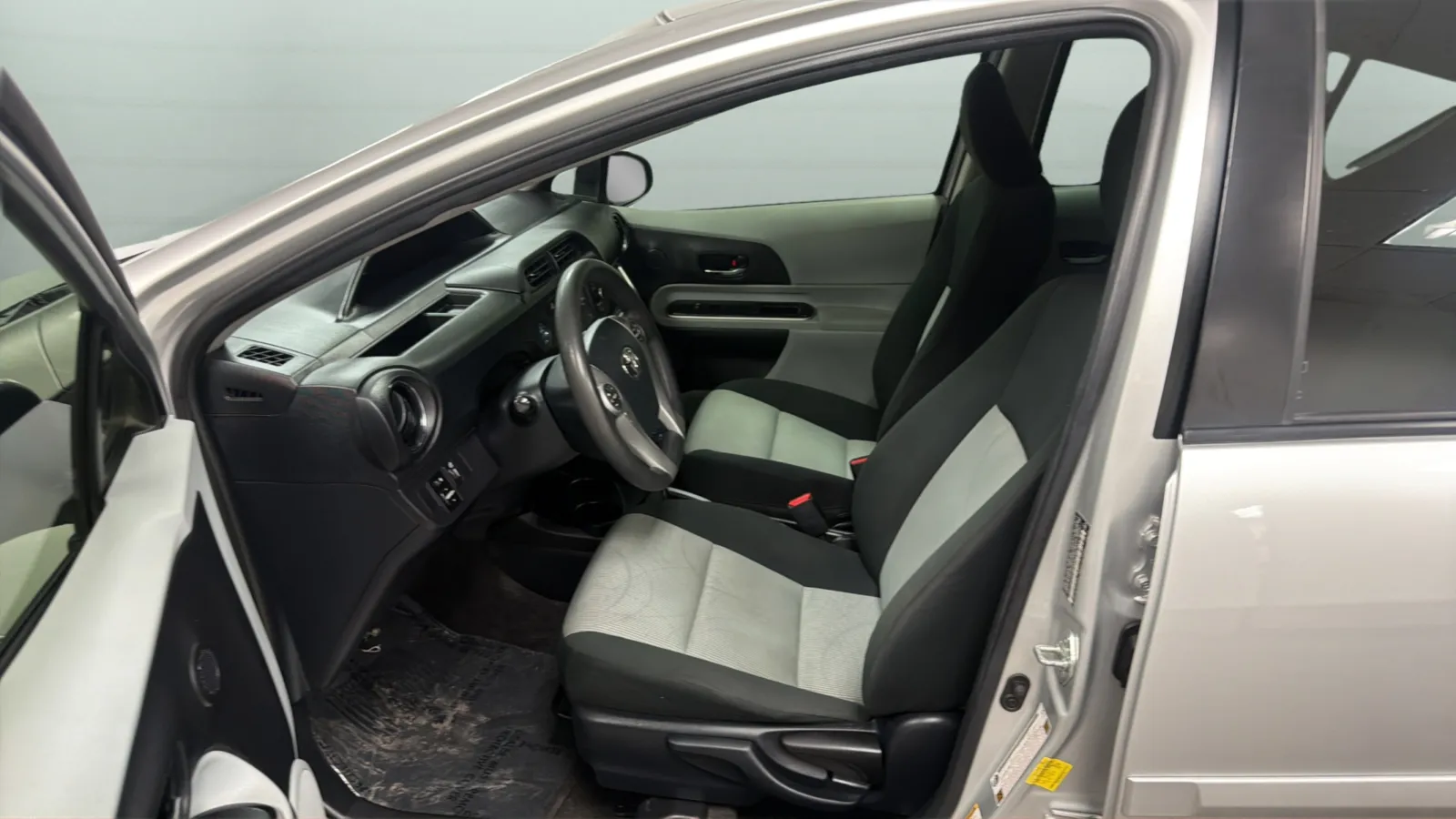 Toyota Prius C photo 20