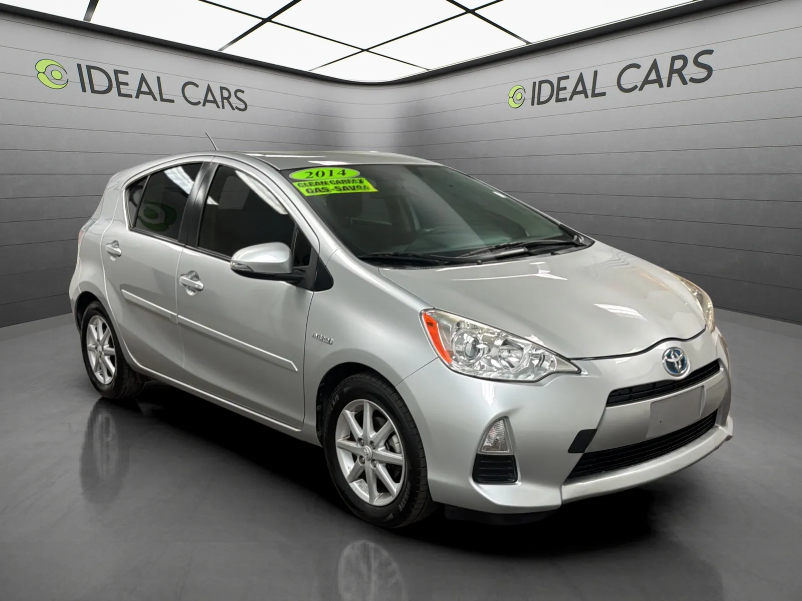 Toyota Prius C photo 3