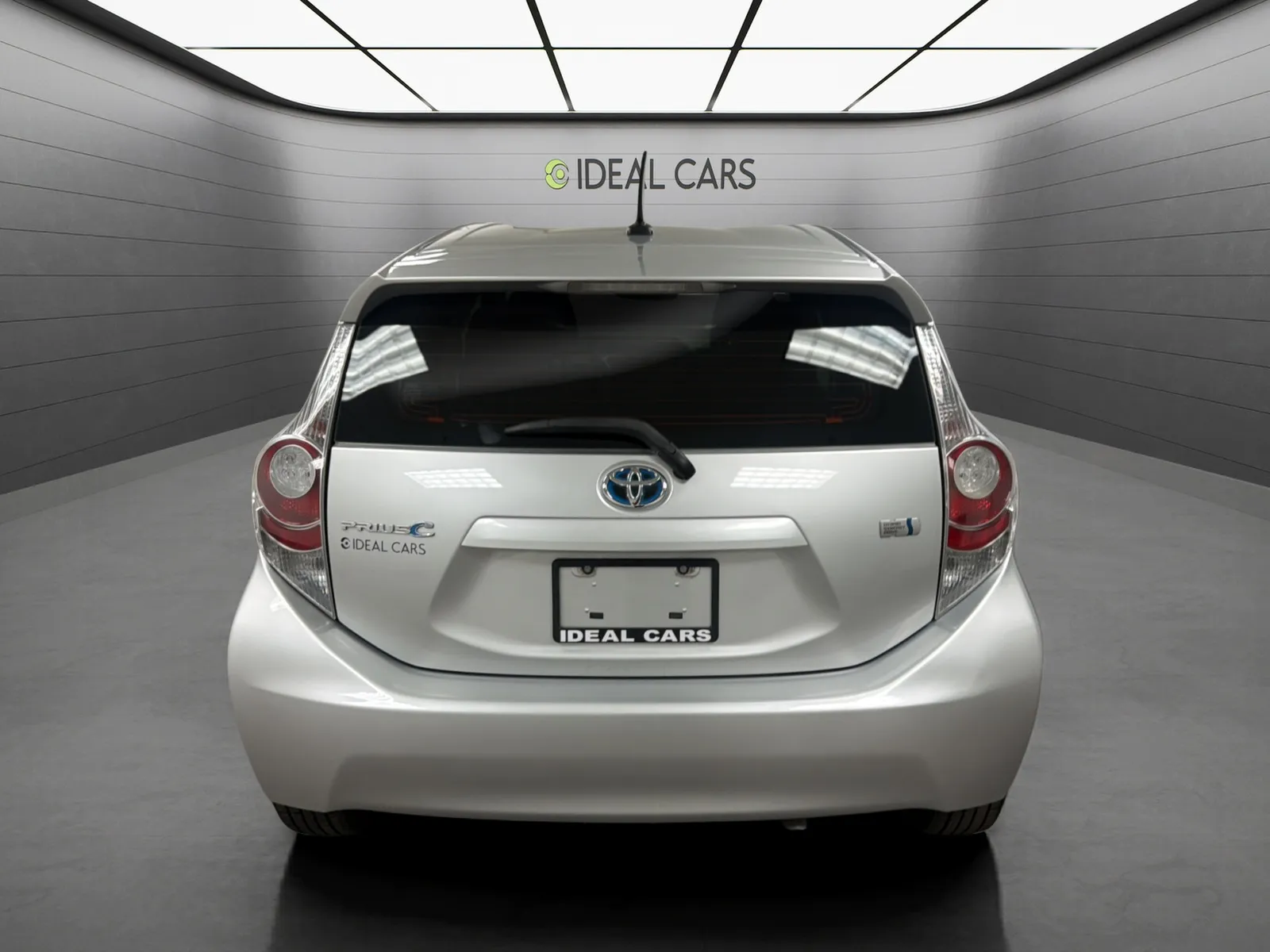 Toyota Prius C photo 6