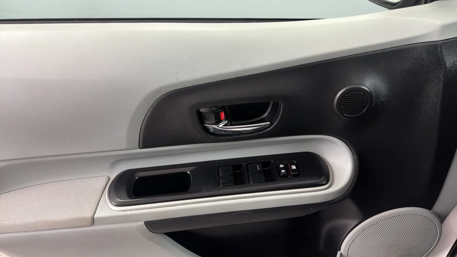 Toyota Prius C photo 17