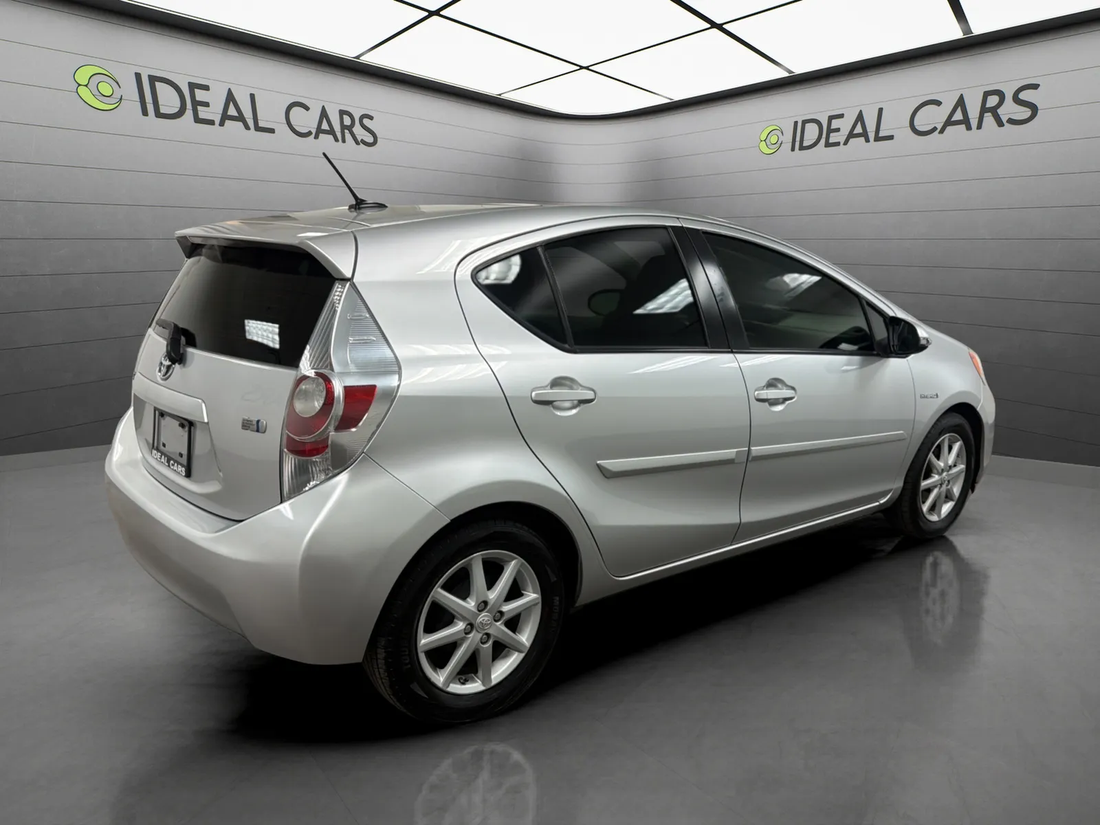Toyota Prius C photo 5