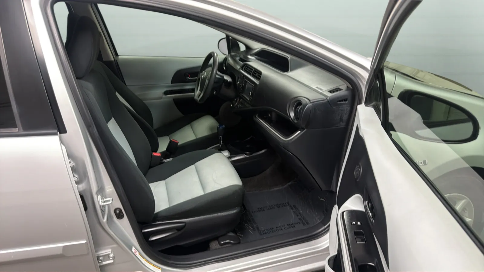 Toyota Prius C photo 21
