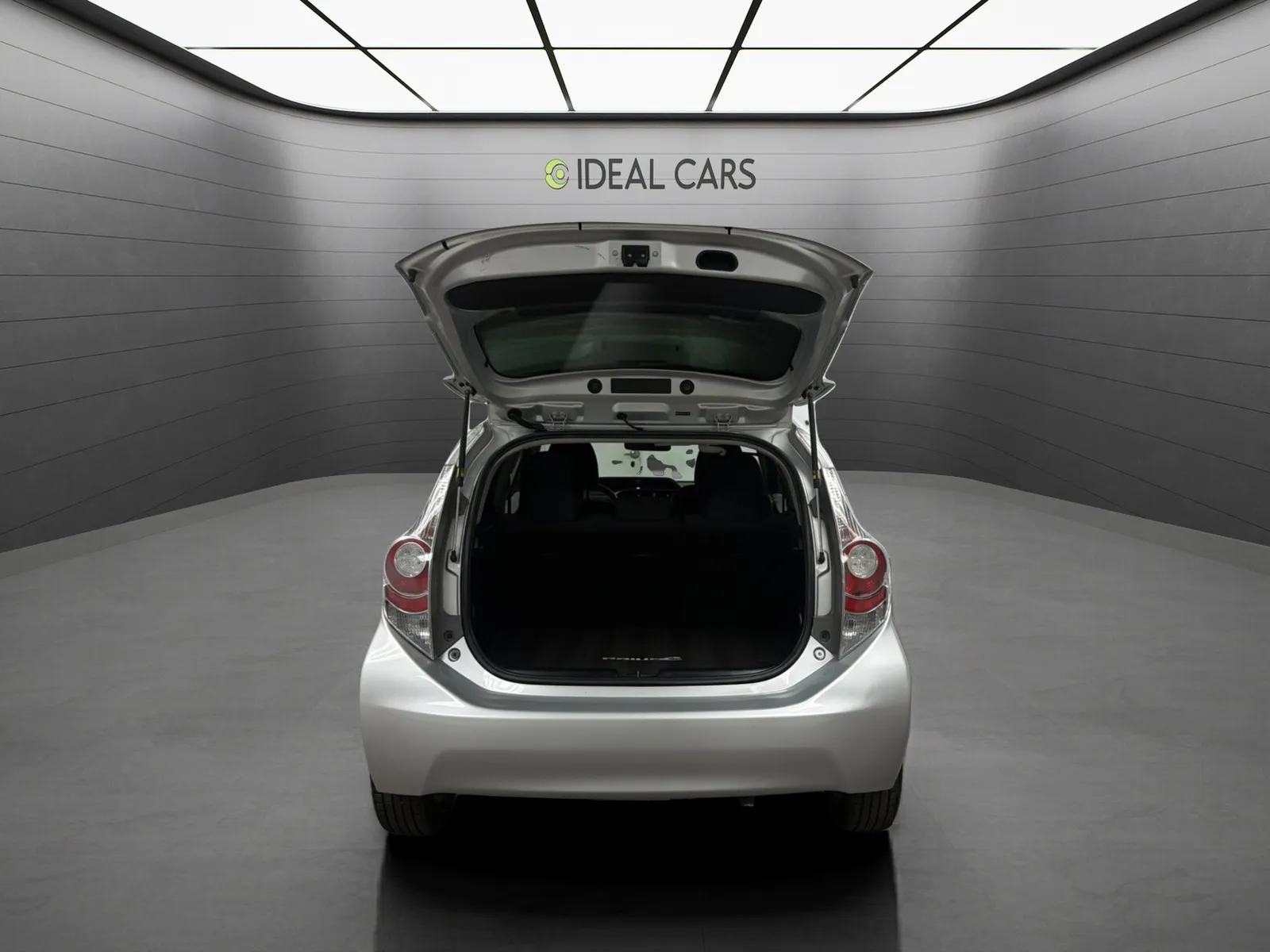 Toyota Prius C photo 9