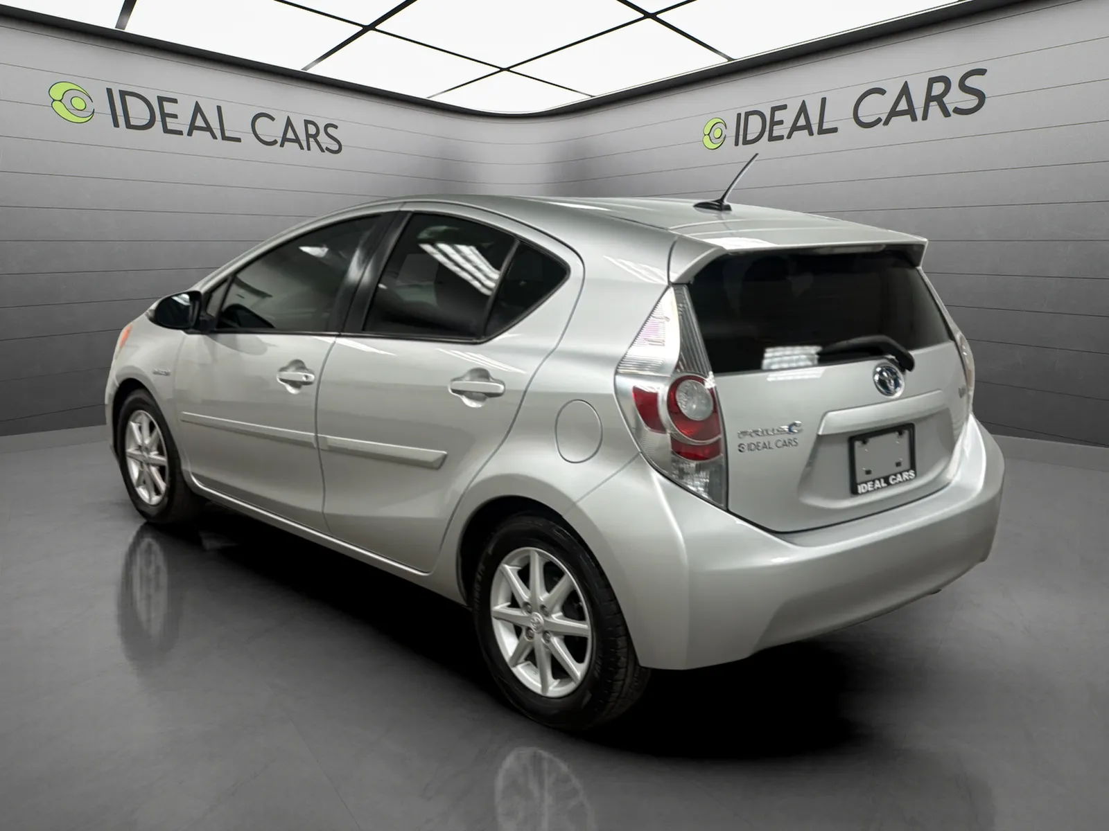 Toyota Prius C photo 7